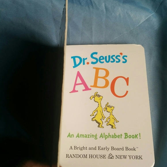 Dr. Seuss's ABC: An Amazing Alphabet Book! - Picture 4 of 11